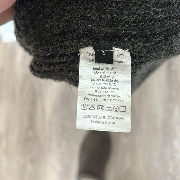 TKEQ knit sweater - Picture 3 of 4